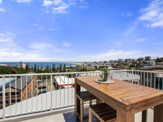 STUNNING FULLY FURNISHED APARTMENT WITH EXCLUSIVE ROOFTOP ENTERTAINING 