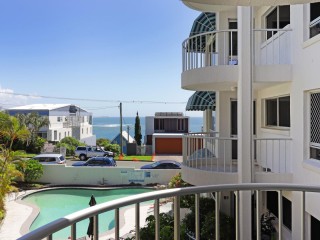MODERN BEACHSIDE RETREAT WITH COASTAL VIEWS