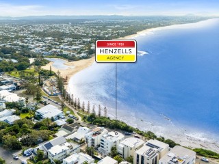 STUNNING MOFFAT BEACH 