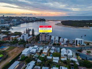 DUAL LIVING VALUE - STEPS TO THE WATER