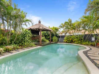 SPACIOUS ENTERTAINER WITH POOL, TRIPLE GARAGE & DUAL ACCESS