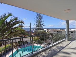 COMFORTABLE 2-BEDROOM UNIT WITH BEACH VIEWS IN KINGS BEACH