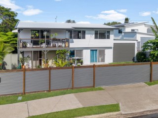 FLEXIBLE LIVING CLOSE TO THE WATER