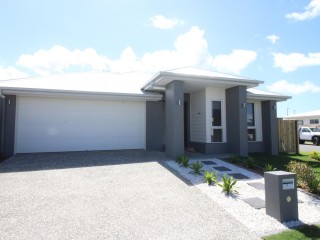 LARGE FOUR BEDROOM HOME PLUS MEDIA! 