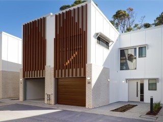 TOWNHOUSE ON CENTRAL DRIVE OVERLOOKING BUSHLAND