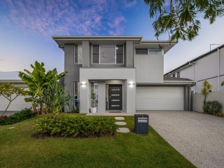 CUL-DE-SAC COASTAL LIVING WITH WATER GLIMPSES & PARKSIDE POSITION