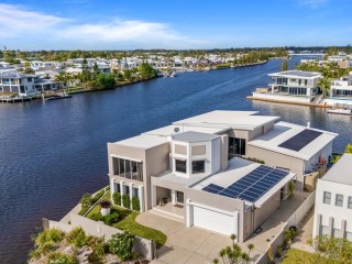 UNRIVALLED WATERFRONT LIVING, 68M CANAL FRONTAGE