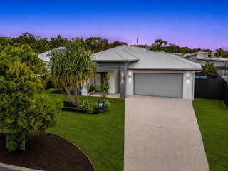 SPACIOUS FAMILY LIVING WITH POOL, SIDE ACCESS & MULTIPLE LIVING AREAS