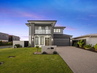 SPACIOUS FAMILY HOME WITH POOL, SHED & WATER VIEWS