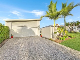 SPACIOUS FAMILY HOME IN SOUGHT-AFTER KAWANA FOREST 