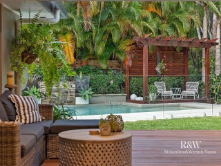 Stunning Bush Backdrop Noosaville Home