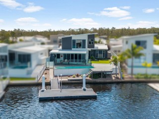 PRESTIGIOUS WATERFRONT LIFESTYLE OPPORTUNITY 