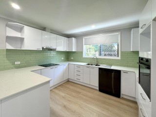 BEACHSIDE LIVING IN THE HEART OF MOFFAT BEACH