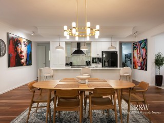 Immaculate And Stylish Family Home In A Prestigious Cul-de-sac