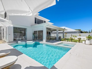 GRAND DESIGN LIVING WITH SOARING VOIDS & RESORT STYLE ENTERTAINING