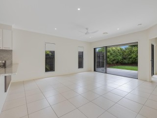 CUL-DE-SAC LIVING, MOVE IN TODAY!