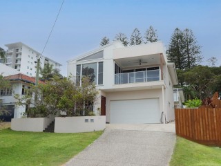 LUXURY COASTAL LIVING WITH OCEAN VIEWS - WALK TO KINGS BEACH